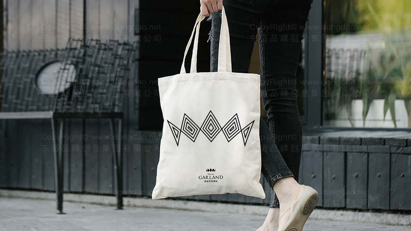 卧室门logo设计主要有哪些类型？现代与传统风格有什么区别？