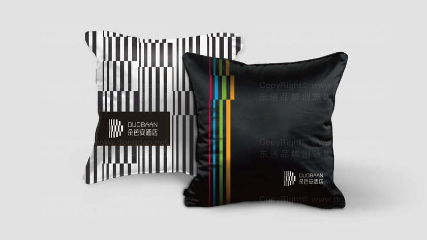 在服装上应用logo时，如何优化设计？需重点考虑哪些面料纹理因素？