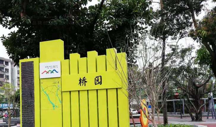 如何通过视觉元素优化手机品牌设计？为什么这能增强用户识别度？