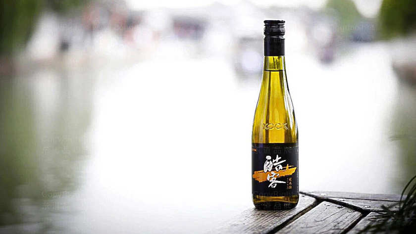 如何在咖啡包装设计中融入品牌的合作和联名信息？