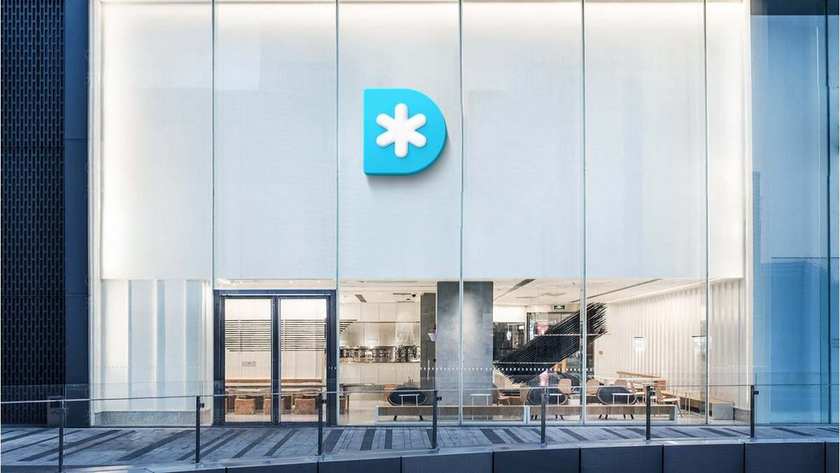 如何通过咖啡包装设计满足不同销售渠道的视觉要求？