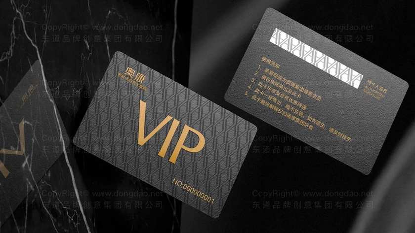 如何通过服装画册设计准确传达品牌定位？不同定位的品牌在设计策略上有何区别？